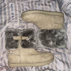 G by Guess Women's Aleya Faux Fur Winter Boots Size 10M Tan Gray NWOT